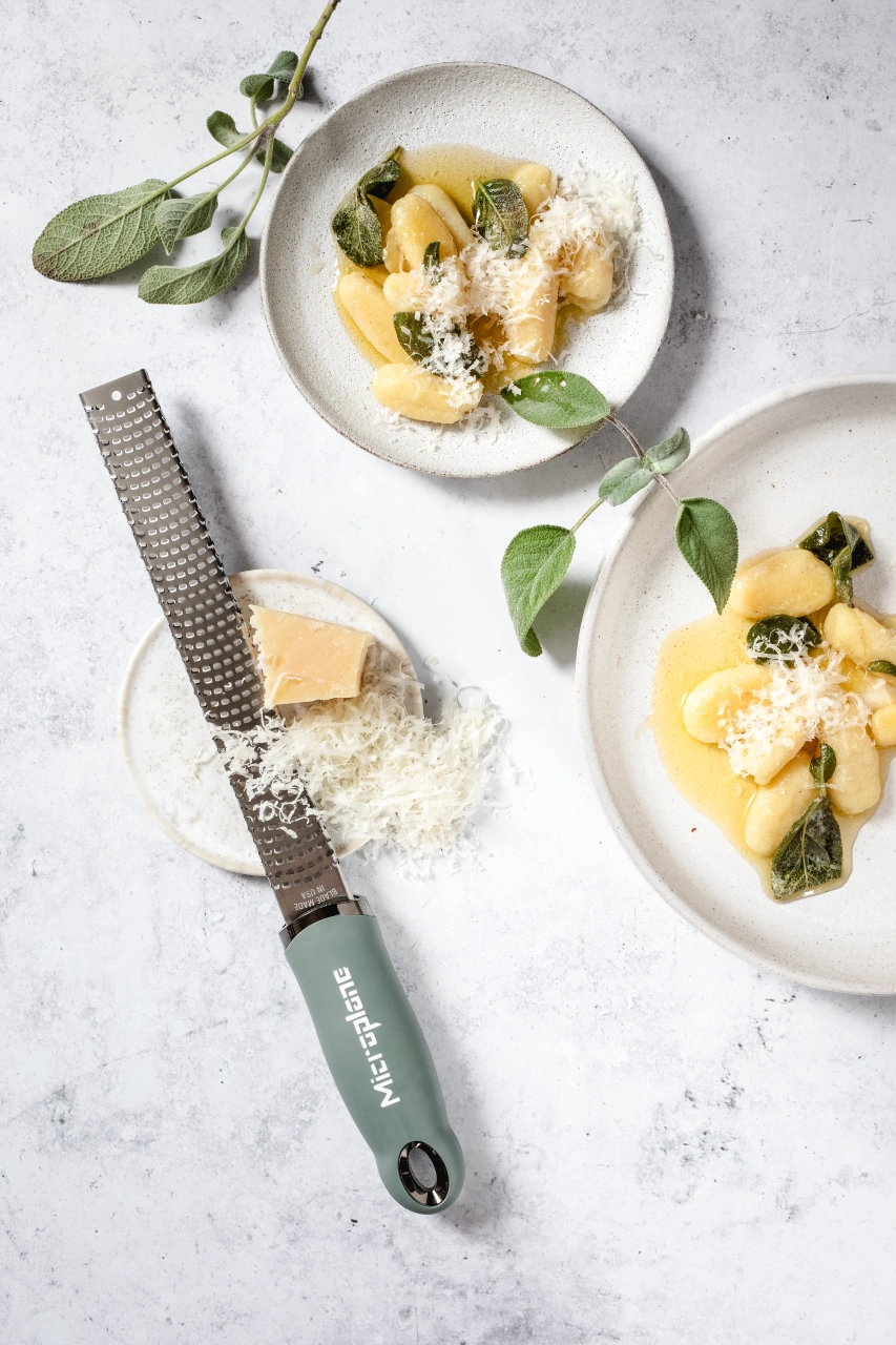 Microplane Parmesan und Zesterreibe Premium küstenblau 7