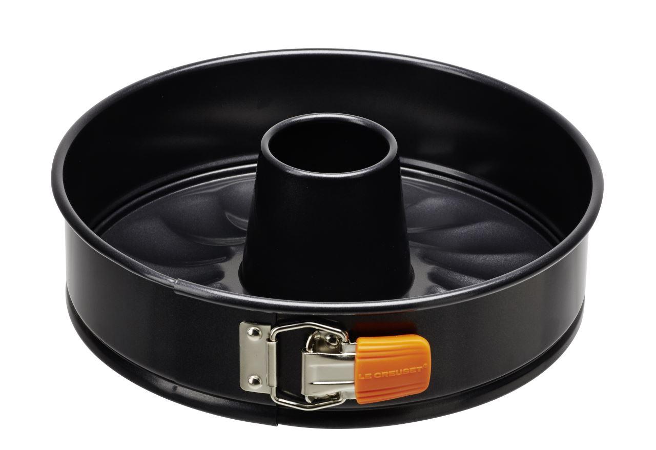 Le Creuset Backform mit Rohrboden