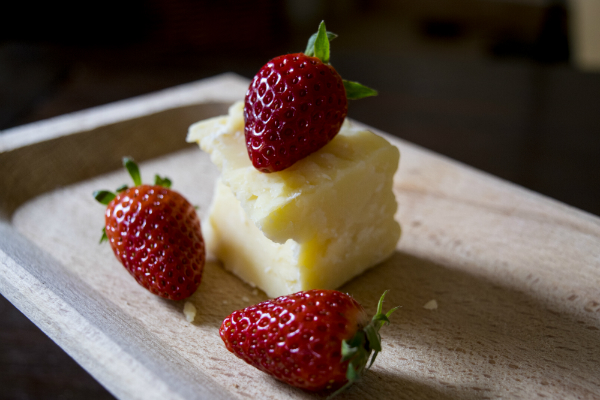 Zusammensetzung von Erdbeeren und Parmesan