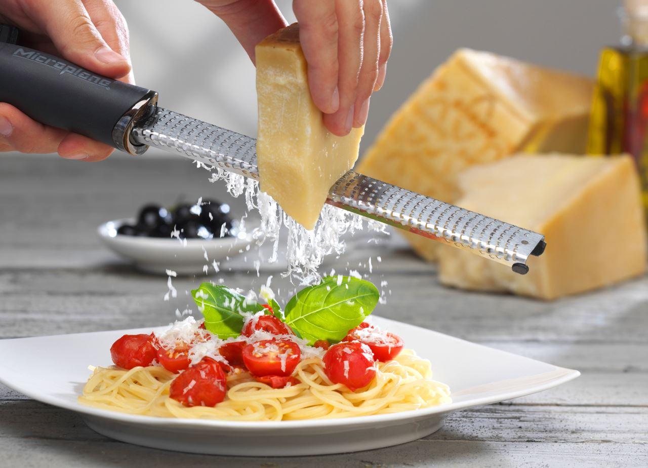 Microplane Parmesan und Zesterreibe Premium küstenblau 6