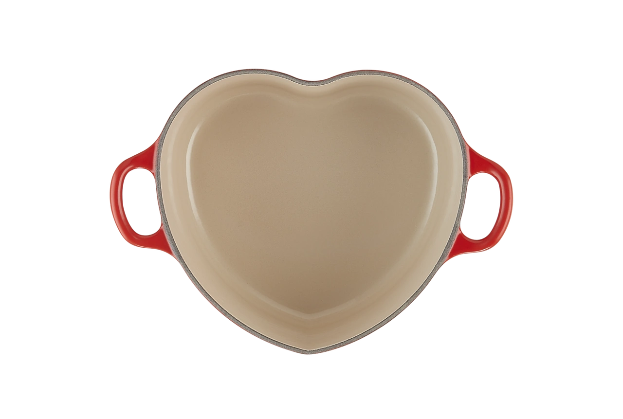 Le Creuset Gusseisen Herzbräter kirschrot 4