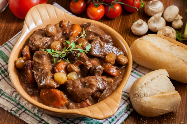 Boeuf Bourguignon mit Baguette